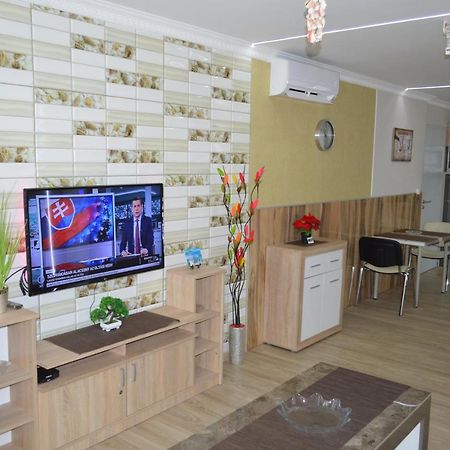 شقة Siofok Ezuestpart Granada 2 Koezvetlen Vizparti Apartman المظهر الخارجي الصورة
