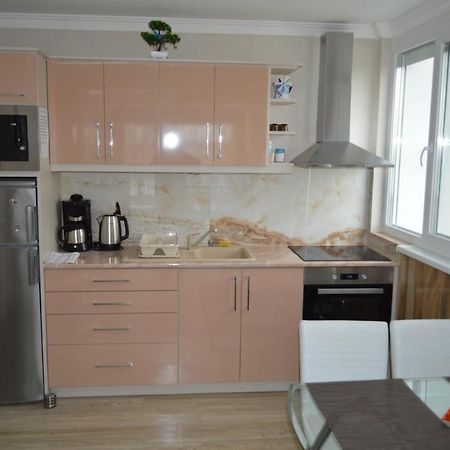شقة Siofok Ezuestpart Granada 2 Koezvetlen Vizparti Apartman المظهر الخارجي الصورة