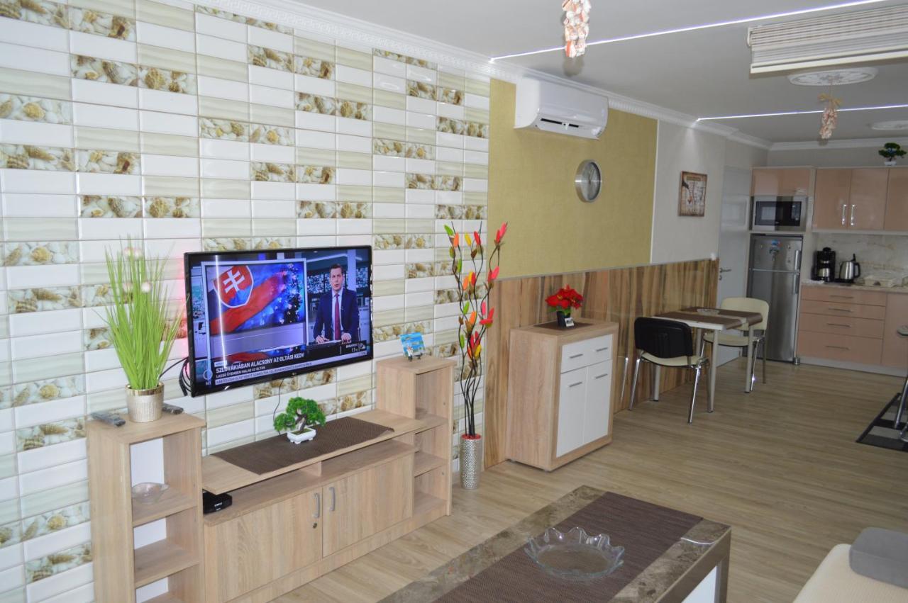 شقة Siofok Ezuestpart Granada 2 Koezvetlen Vizparti Apartman المظهر الخارجي الصورة