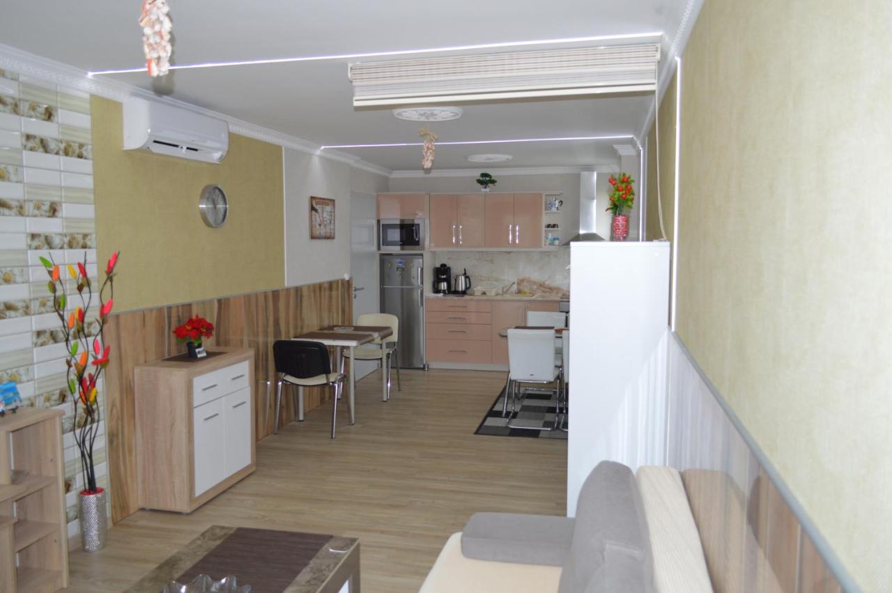 شقة Siofok Ezuestpart Granada 2 Koezvetlen Vizparti Apartman المظهر الخارجي الصورة