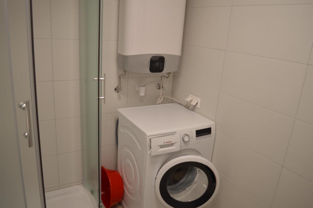 شقة Siofok Ezuestpart Granada 2 Koezvetlen Vizparti Apartman المظهر الخارجي الصورة