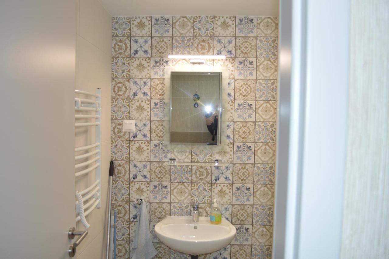 شقة Siofok Ezuestpart Granada 2 Koezvetlen Vizparti Apartman المظهر الخارجي الصورة
