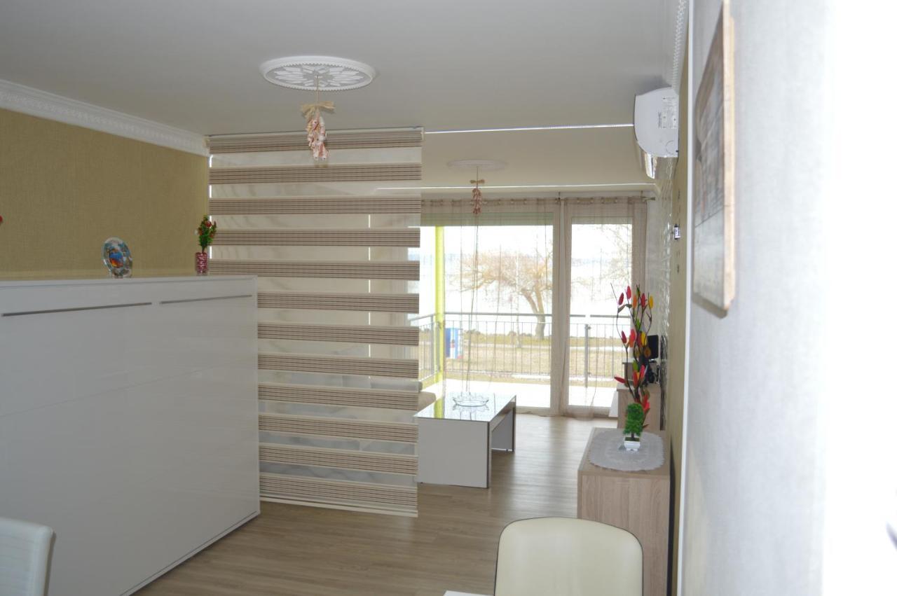 شقة Siofok Ezuestpart Granada 2 Koezvetlen Vizparti Apartman المظهر الخارجي الصورة