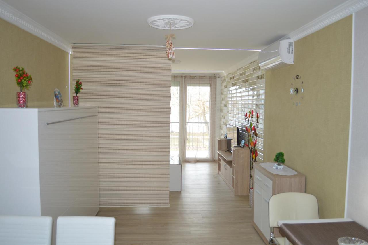 شقة Siofok Ezuestpart Granada 2 Koezvetlen Vizparti Apartman المظهر الخارجي الصورة