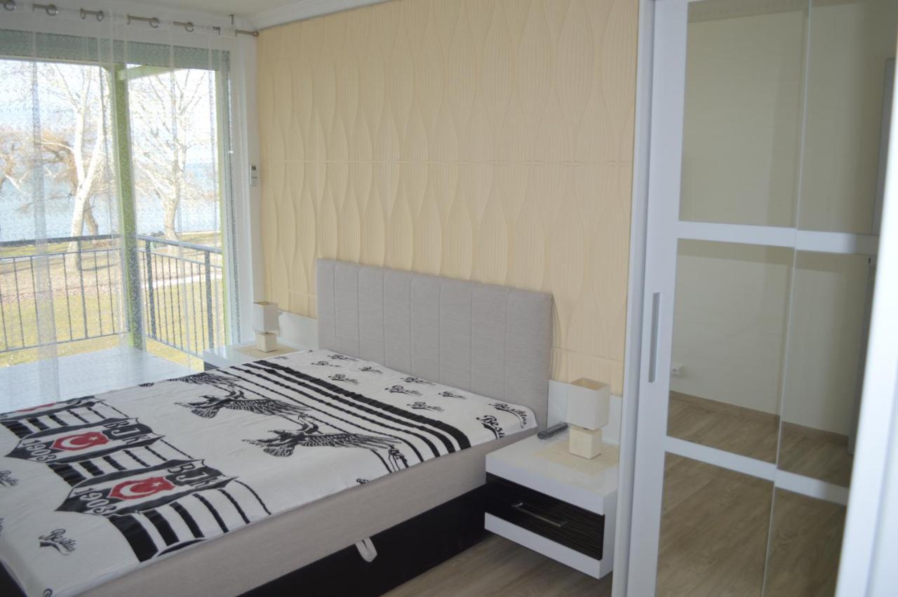 شقة Siofok Ezuestpart Granada 2 Koezvetlen Vizparti Apartman المظهر الخارجي الصورة